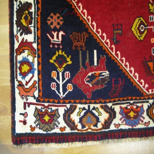 فرش دستباف گبه طرح لچک و ترنج سایز قاليچه رنگ زمینه لاكي رنگ حاشیه كرم کد ۳۹۵۲۹