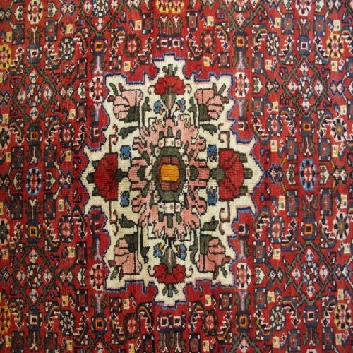 فرش دستباف حسين آباد همدان طرح لچک و ترنج سایز قاليچه رنگ زمینه لاكي رنگ حاشیه سرمه اي کد ۳۹۷۹۵