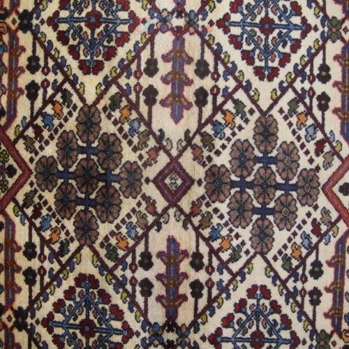 فرش دستباف ميمه طرح سراسر سایز ذرع و نيم رنگ زمینه كرم رنگ حاشیه آبي کد ۳۹۸۱۶