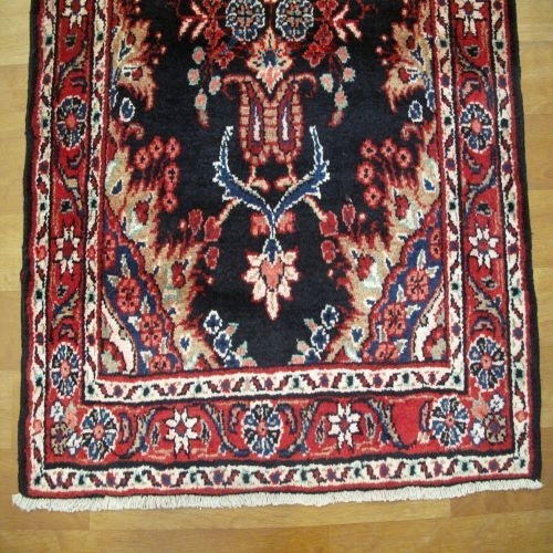 فرش دستباف لاله جين همدان طرح لچک و ترنج سایز كناره رنگ زمینه سرمه اي رنگ حاشیه لاكي کد ۳۹۹۹۹