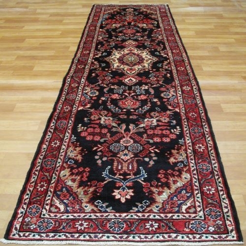 فرش دستباف لاله جين همدان طرح لچک و ترنج سایز كناره رنگ زمینه سرمه اي رنگ حاشیه لاكي کد ۳۹۹۹۹- هنرظریف