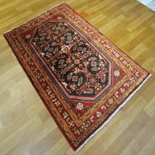 فرش دستباف ليليان طرح ماهي سراسر سایز ذرع و نيم رنگ زمینه مشكي / سياه رنگ حاشیه لاكي کد ۴۰۰۱۸
