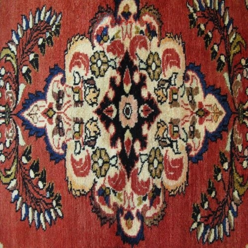 فرش دستباف ليليان طرح لچک و ترنج سایز ذرع و نيم رنگ زمینه لاكي رنگ حاشیه سرمه اي کد ۴۰۰۲۳