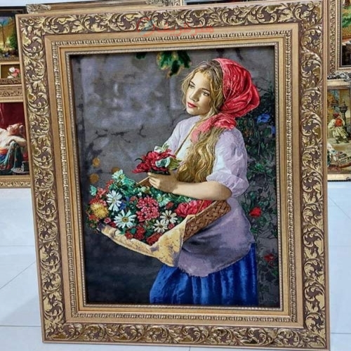 تابلو فرش دستبافت تبریز طرح دختر گل فروش، چله ابریشم، دارای رج 50، بسیار زیبا و با رنگبندی شیک - هنرظریف