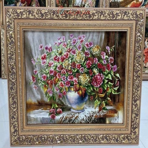 تابلو فرش دستبافت تبریز با طرح گل عرضی، دارای رج 50 و چله ابریشم، بسیار با کیفیت و زیبا