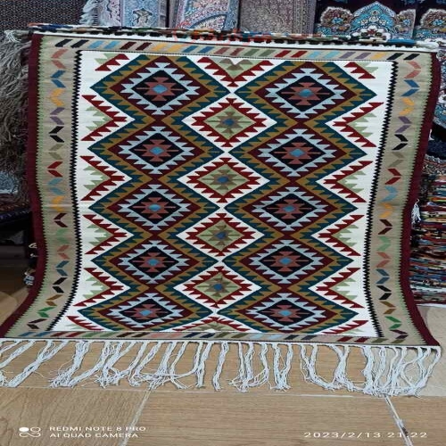 گلیم دست بافت دورو جنس نخ اکرولیک محصول استان اردبیل- هنرظریف