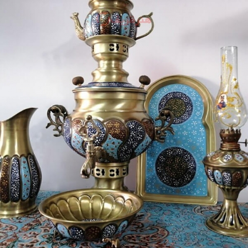 سرویس سماور زغالی برنجی ۶ پارچه مدل تشعیر و تذهیب ظرفیت 3/5 لیتر
