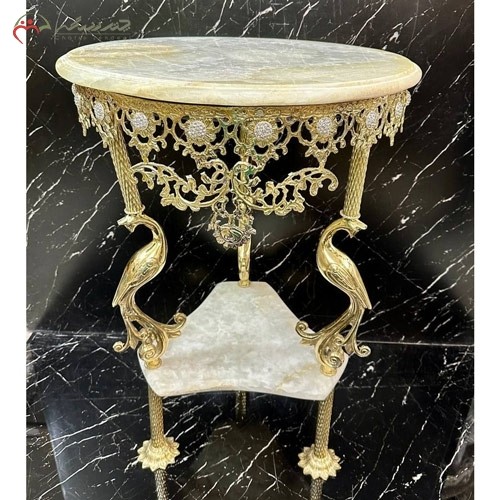 میز خاطره برنزی طلایی رنگ در طرح درنا دارای 3 پایه با صفحه و پایه سنگی مرمر درجه یک