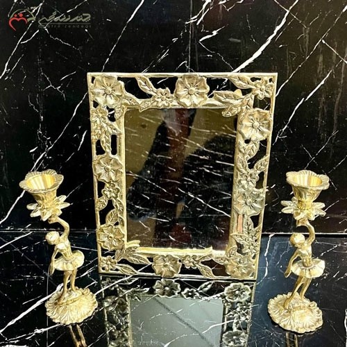 آینه و شمعدان برنزی سه تیکه کد 22 طرح زیبای گل یاس برجسته طلایی رنگ - هنرظریف