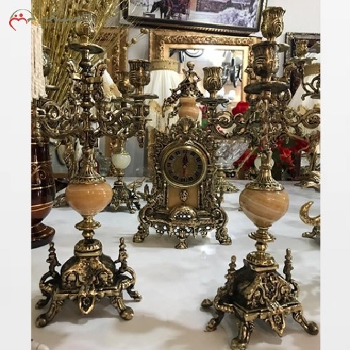 ست ساعت و شمعدان کنت از جنس برنز، رنگ برنزی سیاه قلم و رنگ سنگ پرتقالی، ثبات رنگ