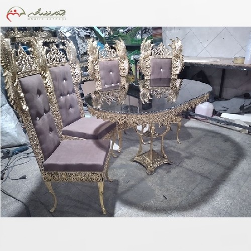 میز ناهار خوری برنزی 4 نفره طرح طاووس و میز کار شده با صفحه شیشه ای، بی نظیر