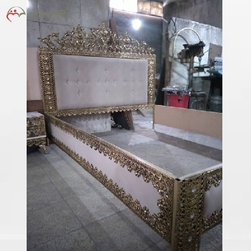 سرویس خواب دو نفره برنزی شامل تخت و آینه و کنسول با رنگ بندی و طراحی متنوع، بسیار شیک