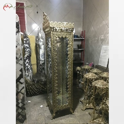 ویترین تاج دار برنزی ورق دوبل و بسیار پر نقش، رنگ ثابت و طراحی شیک، پایه دار و با دوام - هنرظریف
