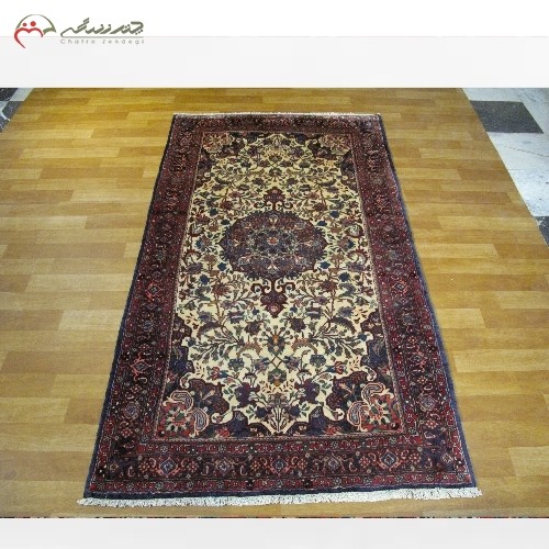 فرش دستبافت بیجار کد 39006 با زمینه کرمی و طراحی آنتیک، نخ درجه یک