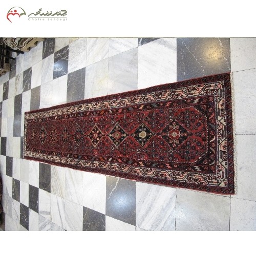 فرش کناره یا راهرویی دستبافت همدان کد 39027 در طرح و نقشه شیک 9 ترنج