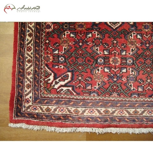 فرش دستبافت کناره همدان کد 39028 با طراحی و نقشه 4 ترنج، تراکم بالا