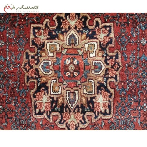 قالیچه دستبافت بیجار کد 39132 نقشه زمینه بی نظیر با تقارن رنگ، 60 ساله و آنتیک