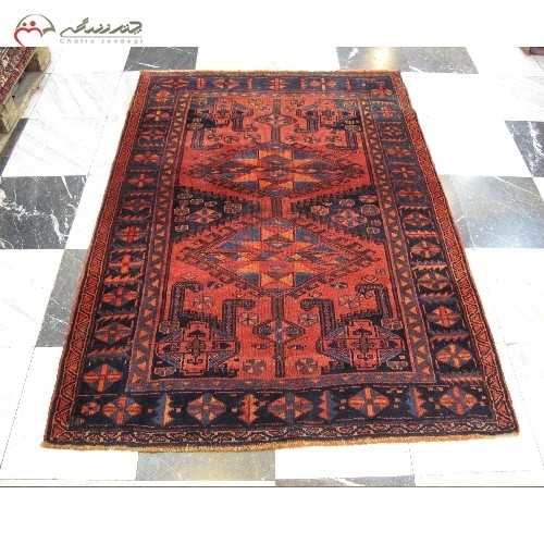 قالیچه دستبافت لرستان کد 39141 ثبات رنگ با طرح زیبای 2 ترنج، بافته شده با الیاف طبیعی دارای ضمانت