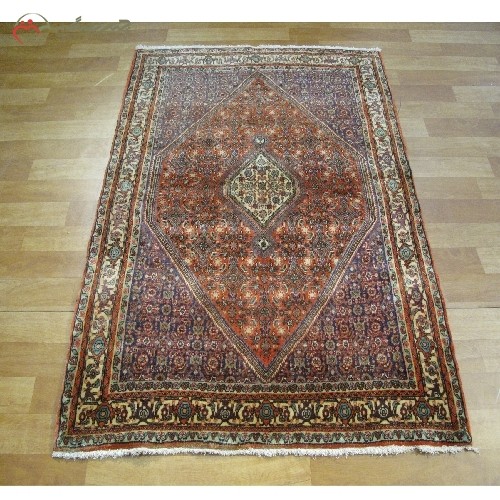 فرش دستبافت بیجار کد 39253 طرح لچک و ترنج بافته شده با نخ اعلاء، با نقشه زمینه عالی