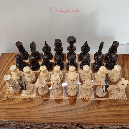 مهره شطرنج چوبی خراطی شده و سوخته کاری شده با روکش پلی استر با دوام - هنرظریف