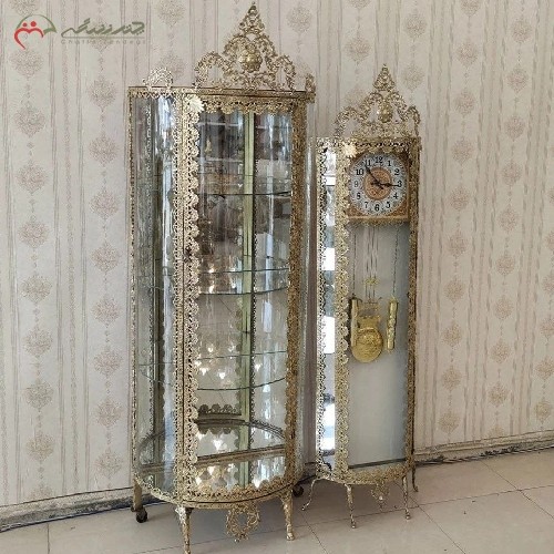 ست بوفه سه طبقه و ساعت ایستاده زمینه سفید تمام برنزی در طرح گل رز