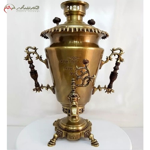 سماور  8 لیتری زغالی برنجی ورق 1.5 میل، مدل زیبای تراش کد 114 و پایه های مشبک و دسته های طرح شاخ