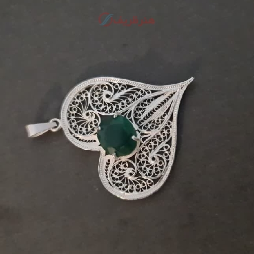 آویز ملیله طرح قلب نگین دار با ظاهری شیک و عالی از جنس نقره با کیفیت بی نظیر - هنرظریف