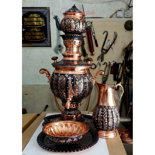 نمای تمام‌نمای سماور ۴ لیتری مسی الماس تراش با سرویس پخدار، پوشش نانو و رنگ ثابت، ارائه‌شده در هنرظریف.