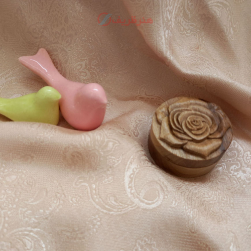 جعبه حلقه چوبی منبت طرح گل رز؛ چوب گردو دست‌ساز