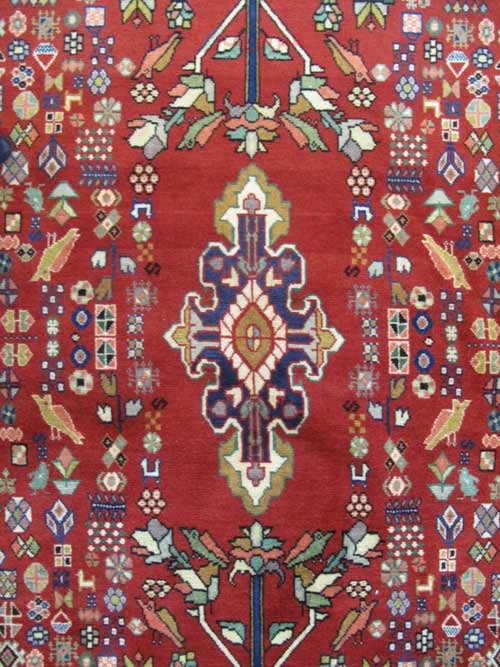 فرش دستباف آباده طرح لچک و ترنج سایز قاليچه رنگ زمینه لاكي رنگ حاشیه كرم کد ۳۸۶۵۸