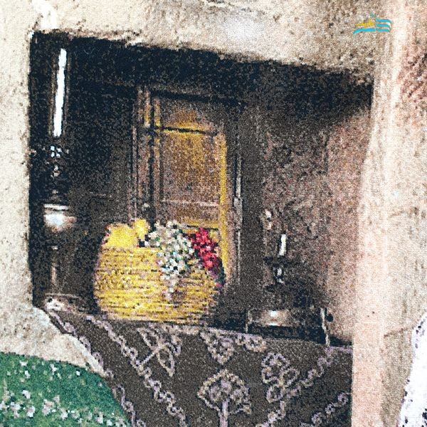 تابلو فرش دستبافت نفیس زن بافنده از جنس پشم ظریف و ابریشم