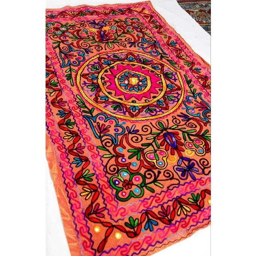 رومیزی مستطیل  سوزن دوزی و آینه کاری B-2 با پارچه کتان قابل شستشو دارای حاشیه و صدف