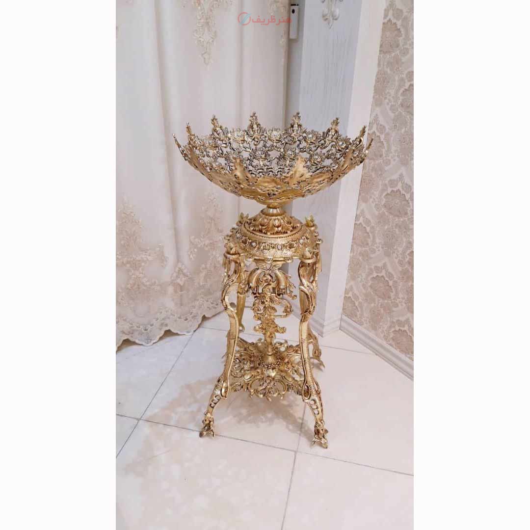 میوه خوری کنارسالنی، طرح کالسکه، جنس آلیاژ آلومینیوم، آبکاری برنز