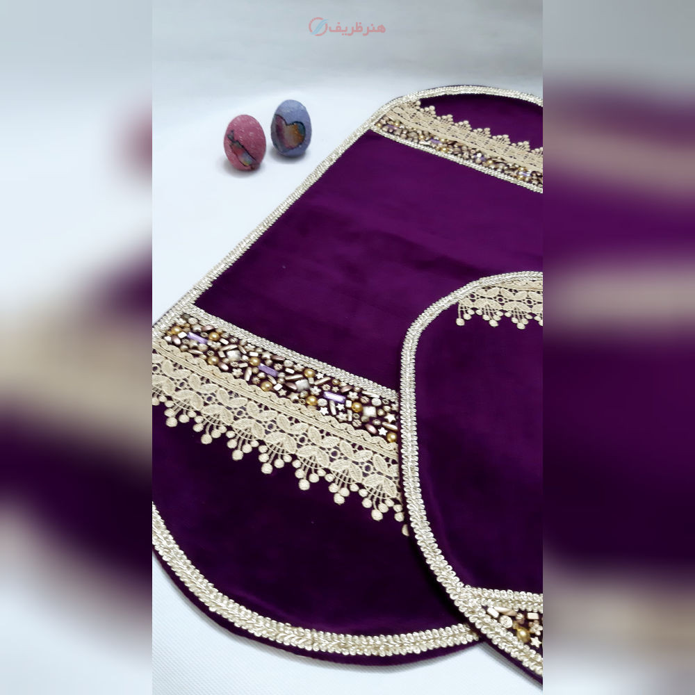 رومیزی سه تکه مخمل سنگ دوزیB-14 شامل یک رومیزی جلو مبلی و دوعسلی