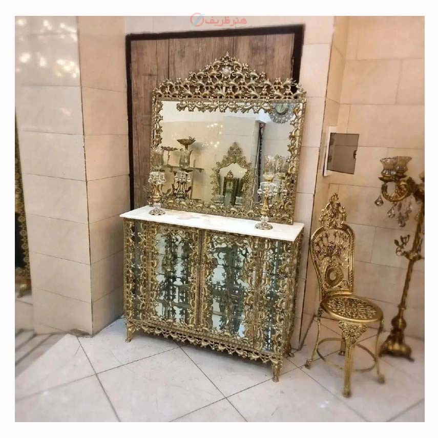 آینه کنسول برنزی بوفه دار، با شمعدان و ساعت طرح گل ترمه - هنرظریف