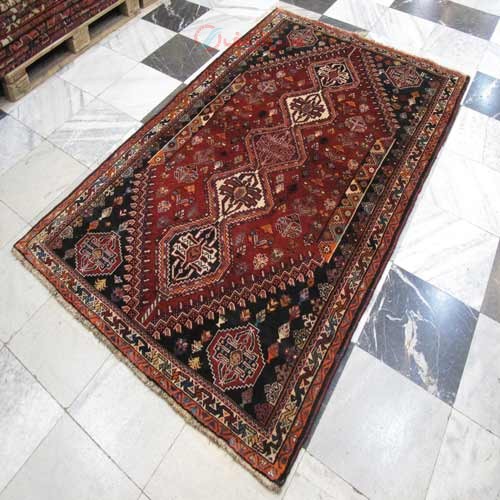 فرش دستباف شيراز طرح ۵ ترنج سایز پرده اي رنگ زمینه لاكي - هنرظریف