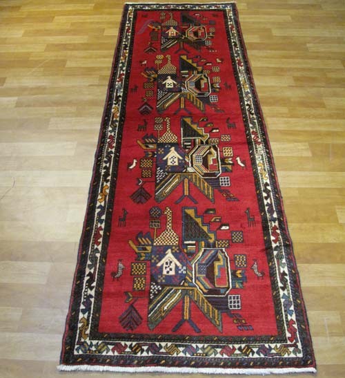 فرش دستباف سيرجان طرح دسته گلي سایز كناره رنگ زمینه لاكي رنگ حاشیه كرم کد 38949