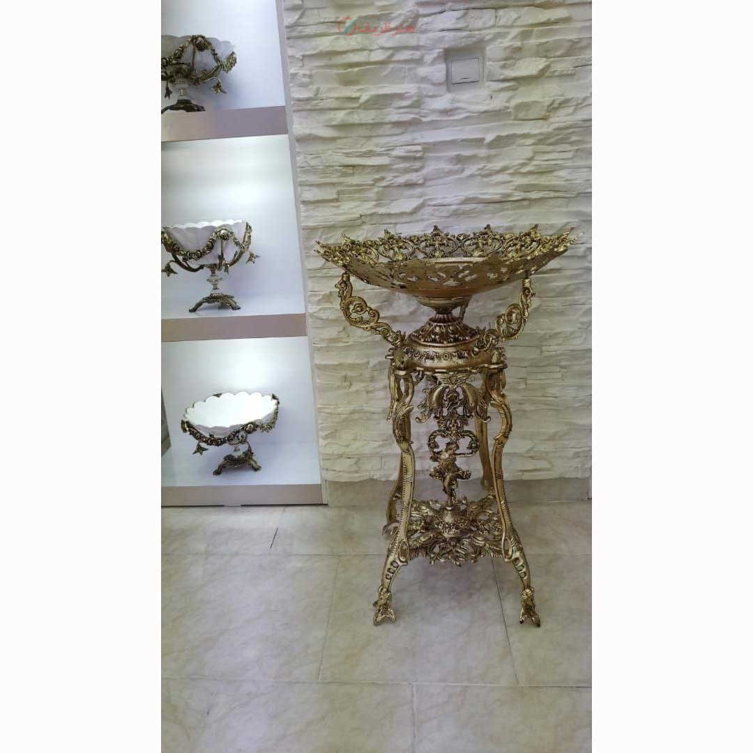 میوه خوری کنارسالنی، طرح کالسکه ساخته شده از آلیاژ آلومینیوم با آبکاری برنز