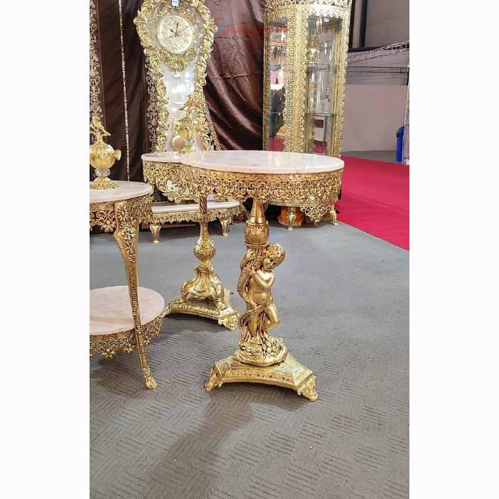 میز خاطره طرح پسر بچه قطر 50 جنس آلیاژ آلومنیوم آبکاری برنج - هنرظریف