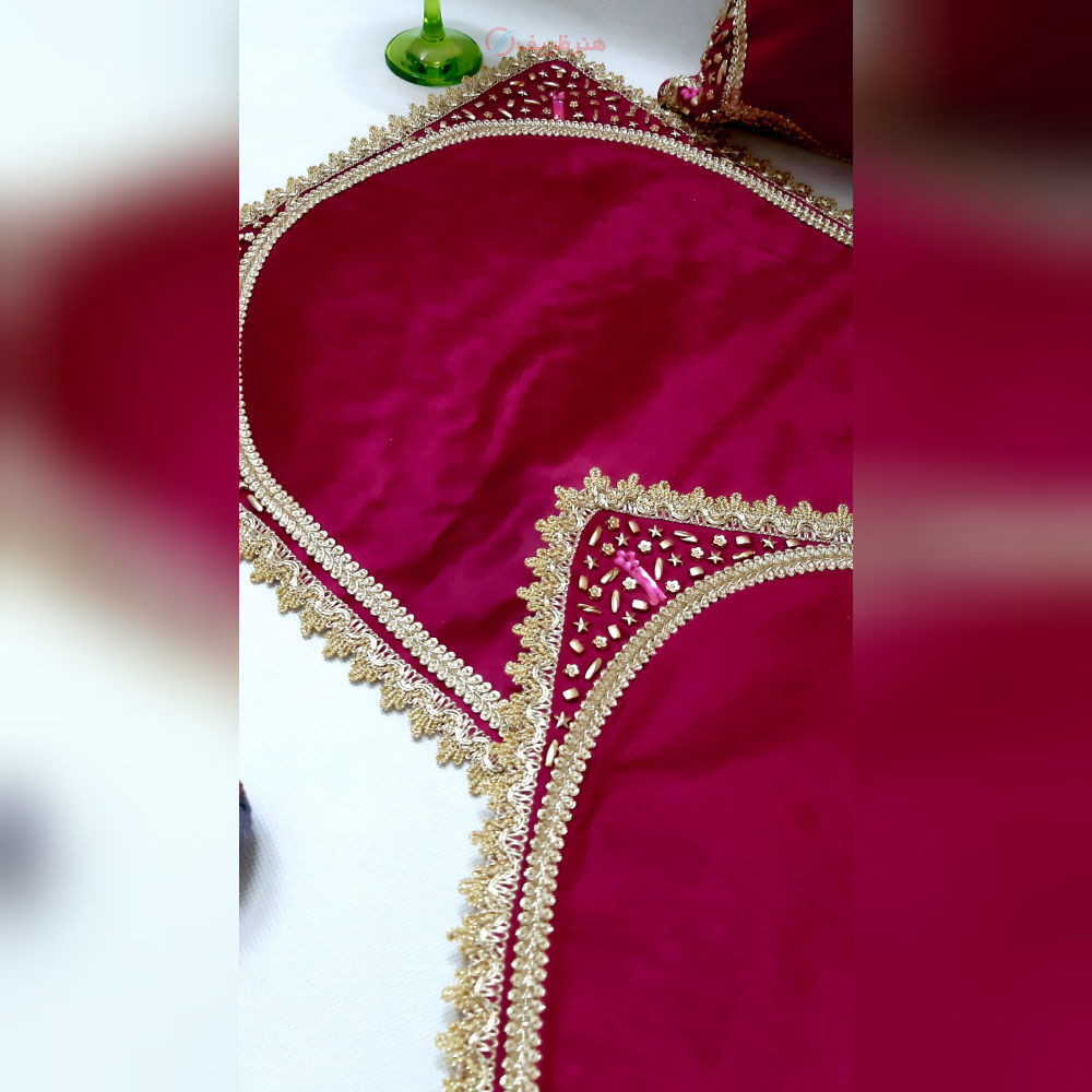 ست سه تکه رومیزی سنگ دوزی  B-13 با پارچه مخمل