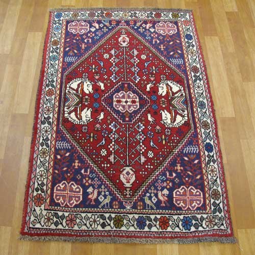فرش دستباف شيراز طرح لچک و ترنج سایز ذرع و نيم رنگ زمینه لاكي رنگ حاشیه كرم کد ۳۸۷۲۲