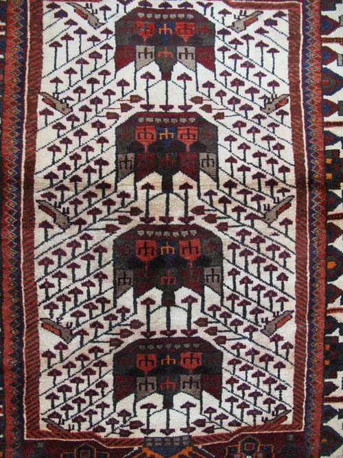 فرش دستباف خمسه زنجان طرح سيب گلاب سایز ذرع و نيم رنگ زمینه كرم رنگ حاشیه كرم کد ۳۸۰۷۴