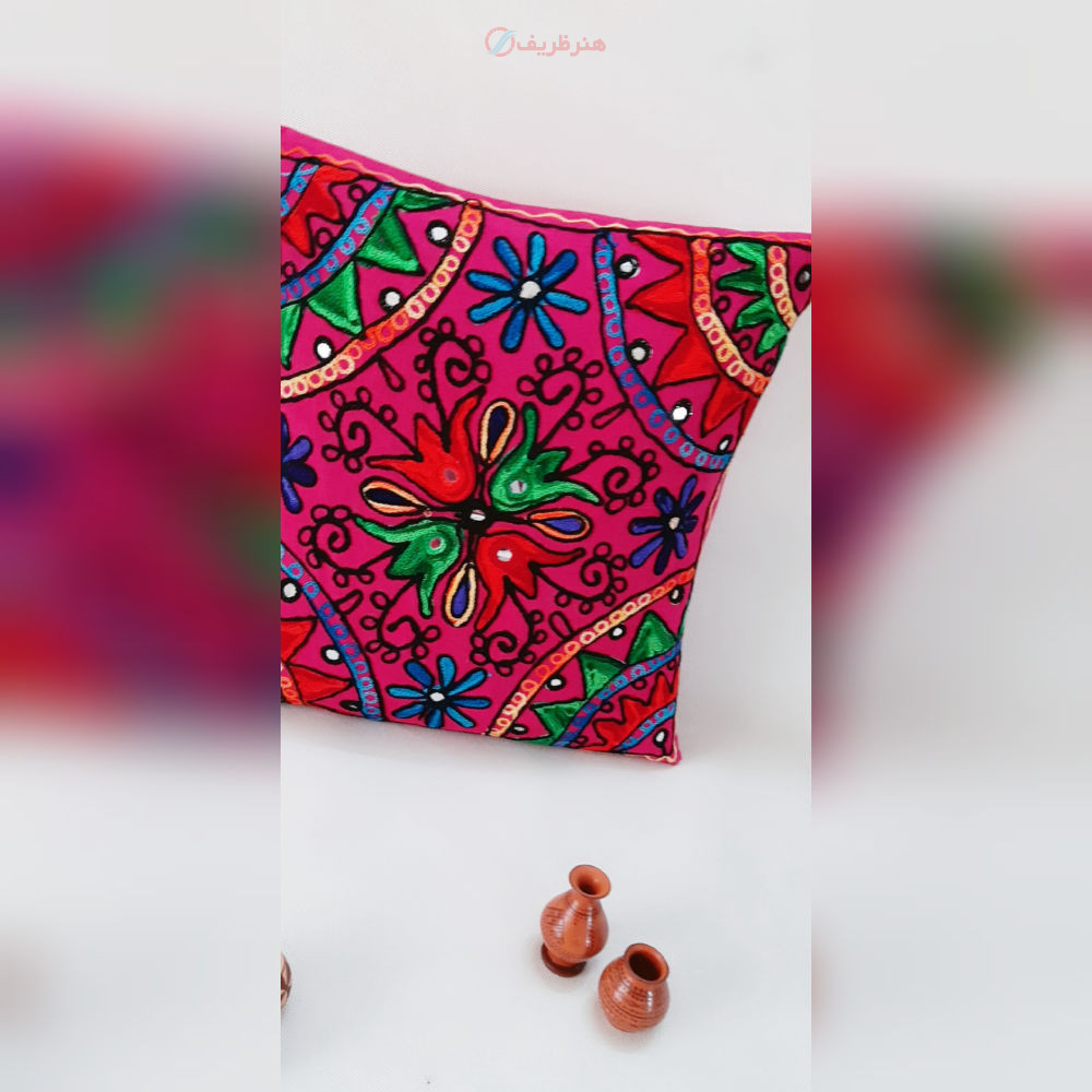 کاور کوسن سوزن دوزی و اینه کاری مخمل مدل گل داودی