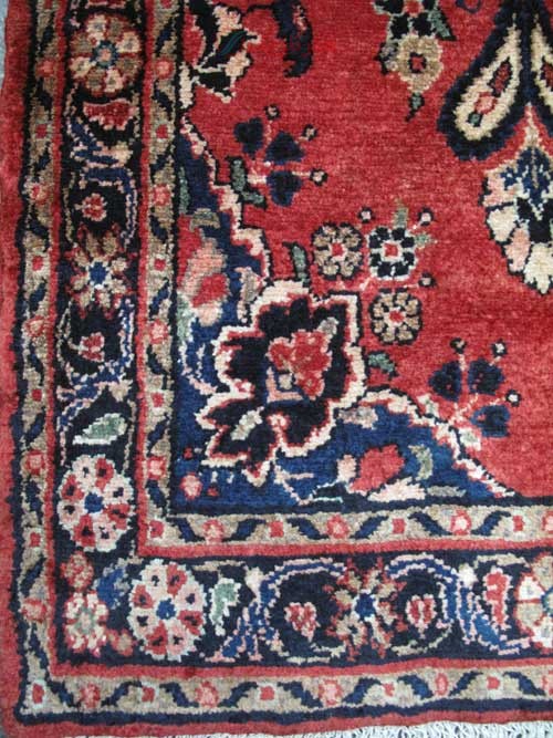 فرش دستباف لاله جين همدان طرح لچک و ترنج سایز كناره رنگ زمینه لاكي رنگ حاشیه سرمه اي کد ۳۸۲۳۱