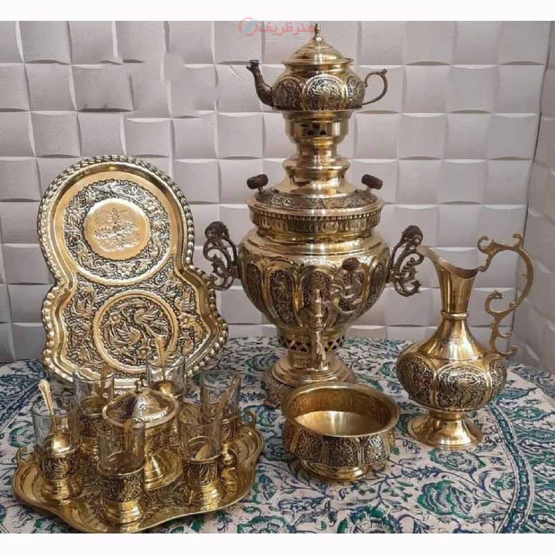 سرویس سماور 7 لیتری برنجی قلم زنی به همراه سرویس چایخوری و آفتابه لگن