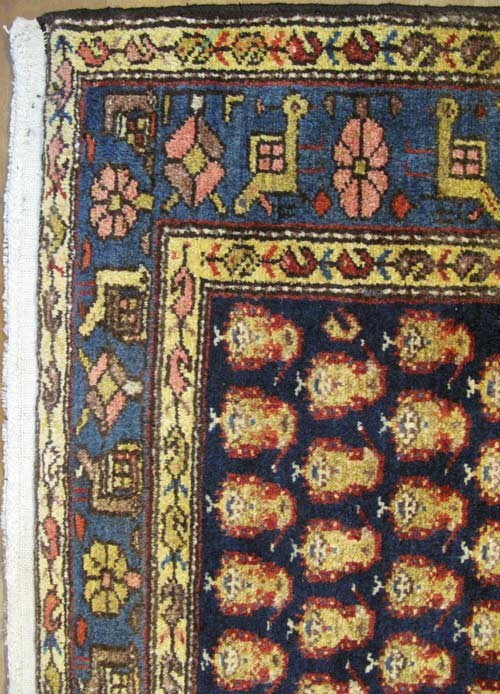 فرش دستباف زنجان طرح بته سایز قاليچه رنگ زمینه سرمه اي رنگ حاشیه آبي کد ۳۸۹۲۷