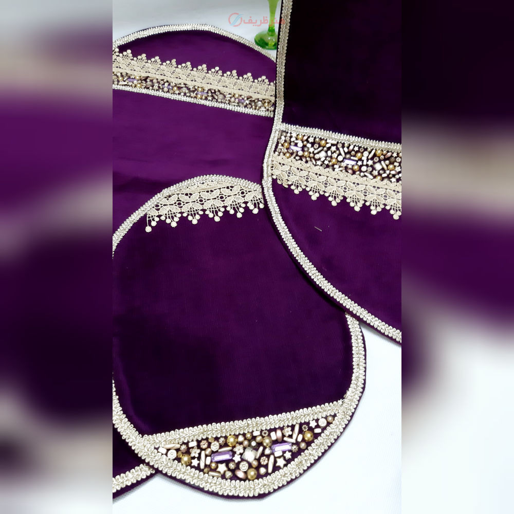 رومیزی سه تکه مخمل سنگ دوزیB-14 شامل یک رومیزی جلو مبلی و دوعسلی
