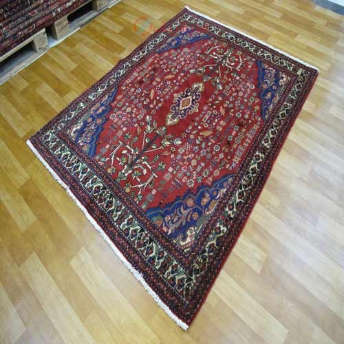 فرش دستباف آباده طرح لچک و ترنج سایز قاليچه رنگ زمینه لاكي رنگ حاشیه كرم - هنرظریف