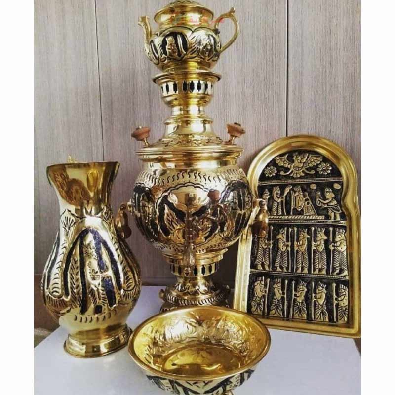 سماور ذغالی 6 لیتری برنجی طرح هخامنشی با سرویس 5 تکه