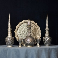 خرید، قیمت و مشخصات سرویس شربت خوری و تنگ شاخدار برنجی با روکش پتینه کوره ای نقره، زیر قیمت بازار | هنرظریف